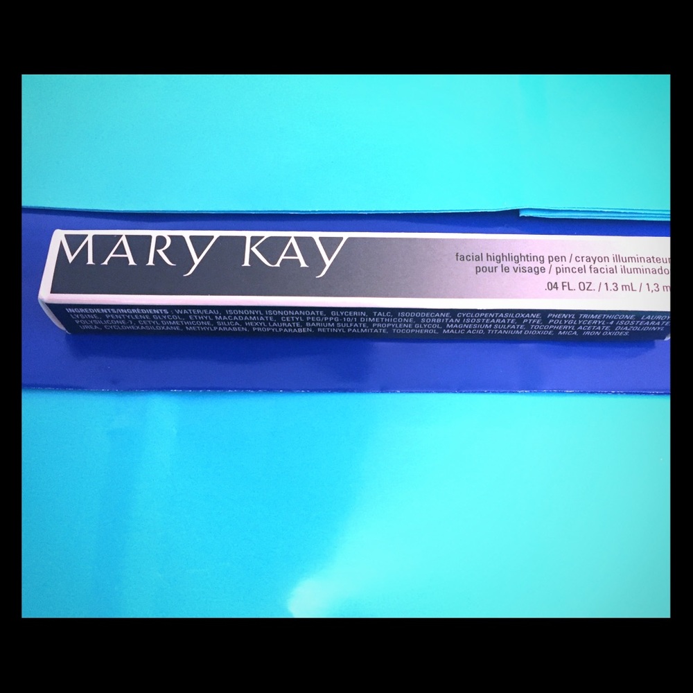 SOLD!   Facial Highlighter Pen